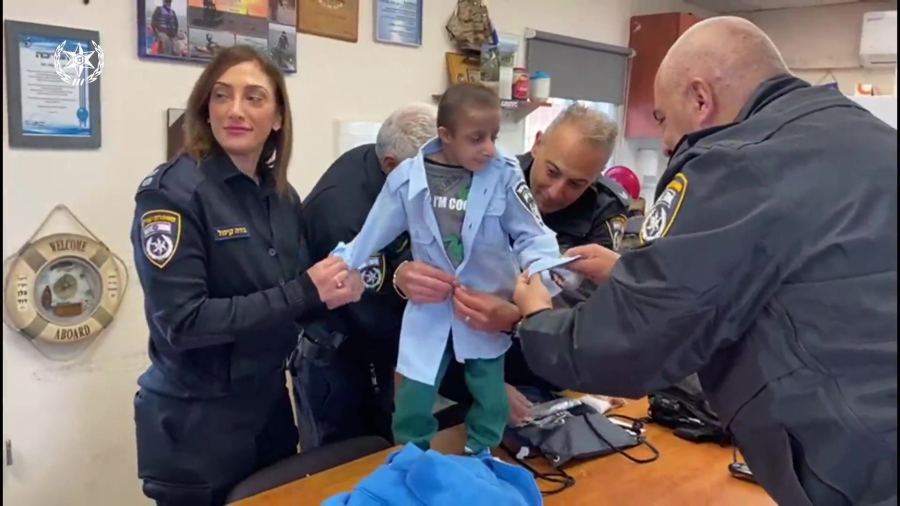 باقة الغربية : الرقيب توفيق ورور يحقق حلم الطفل سالم شروف ليصبح شرطياً ليوم واحد